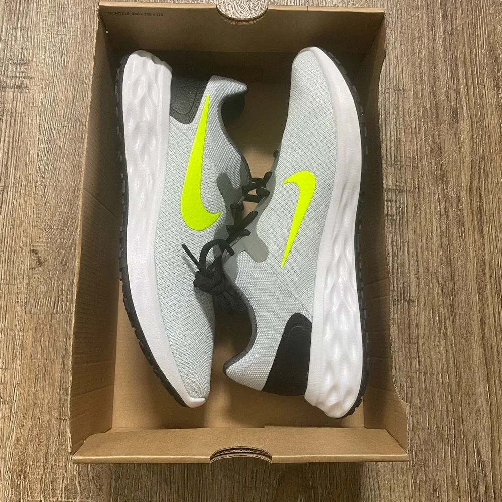 Nike Mens Revolution 6 NN Shoe Pure Platinum Sz 10.5 DR9882-001